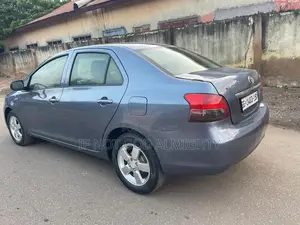 Toyota Yaris 2010 Blue