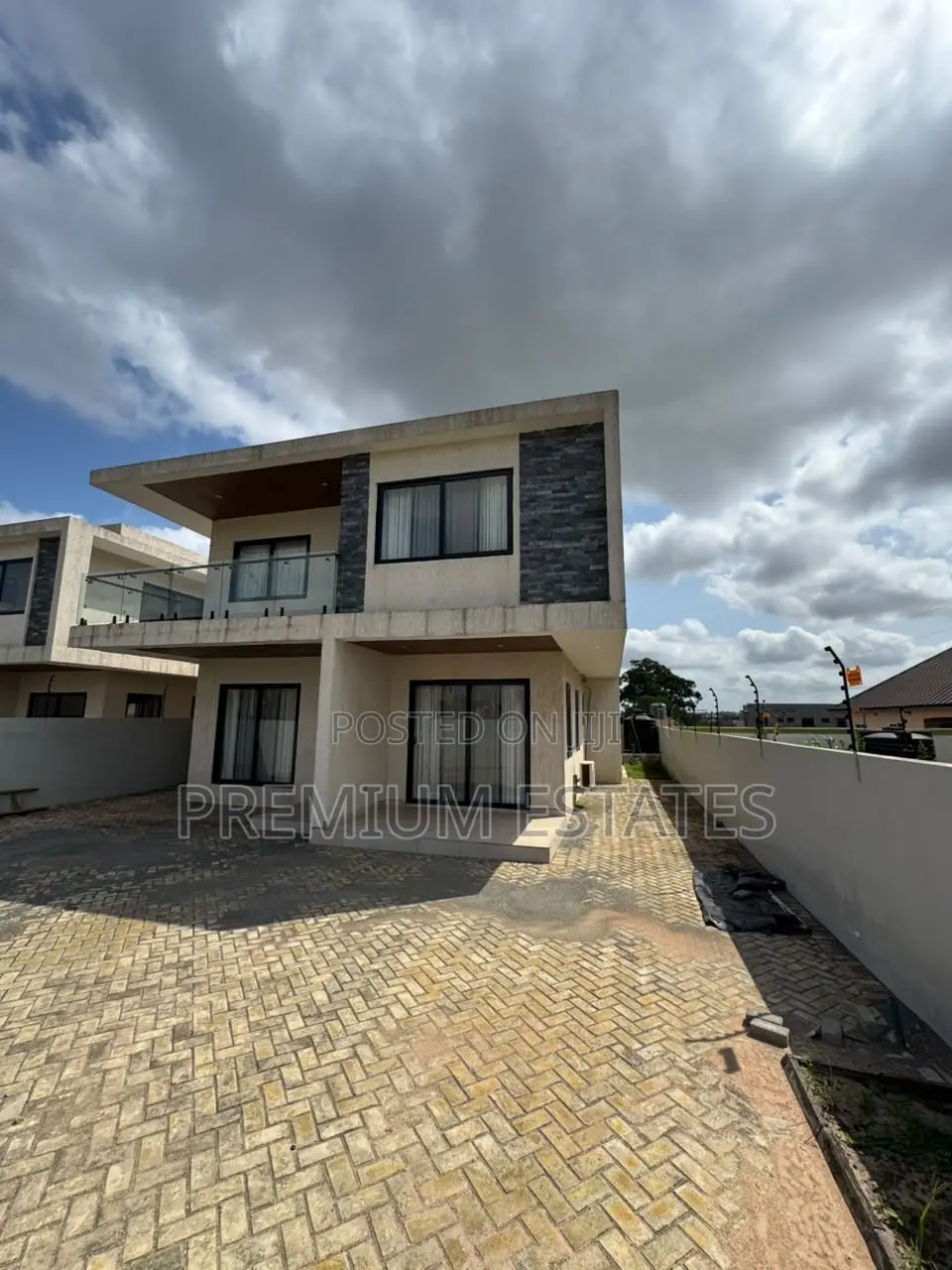 3bdrm House in Adenta for sale
