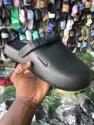 (NIKE) Rubber Crocs Half Shoe Design