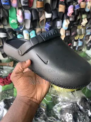 (NIKE) Rubber Crocs Half Shoe Design