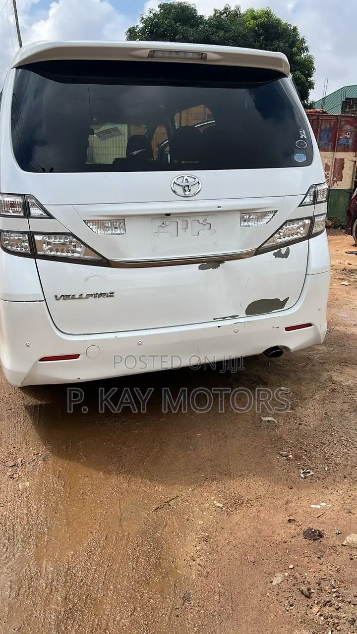 Toyota Vellfire V 2.4 4WD 8-Seater 2013 White