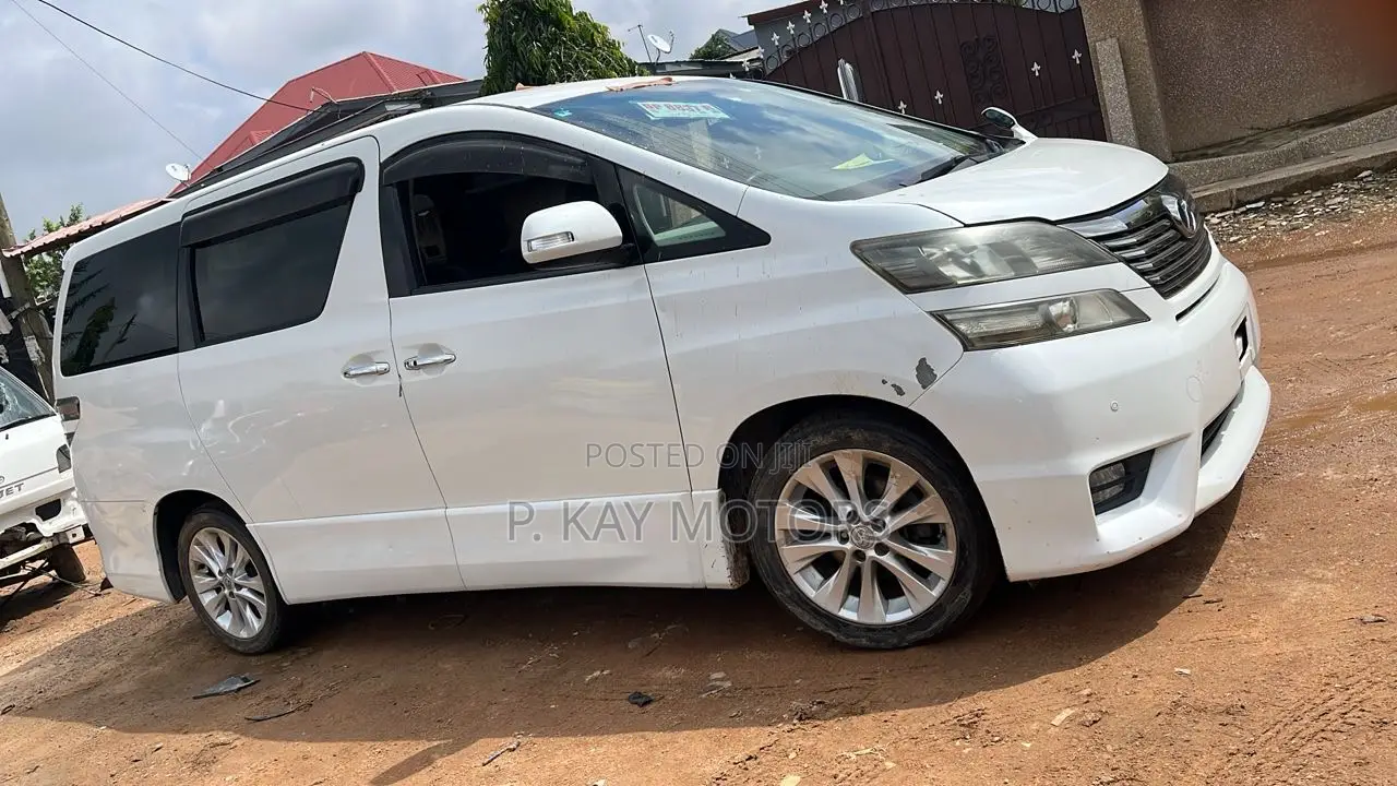 Toyota Vellfire V 2.4 4WD 8-Seater 2013 White