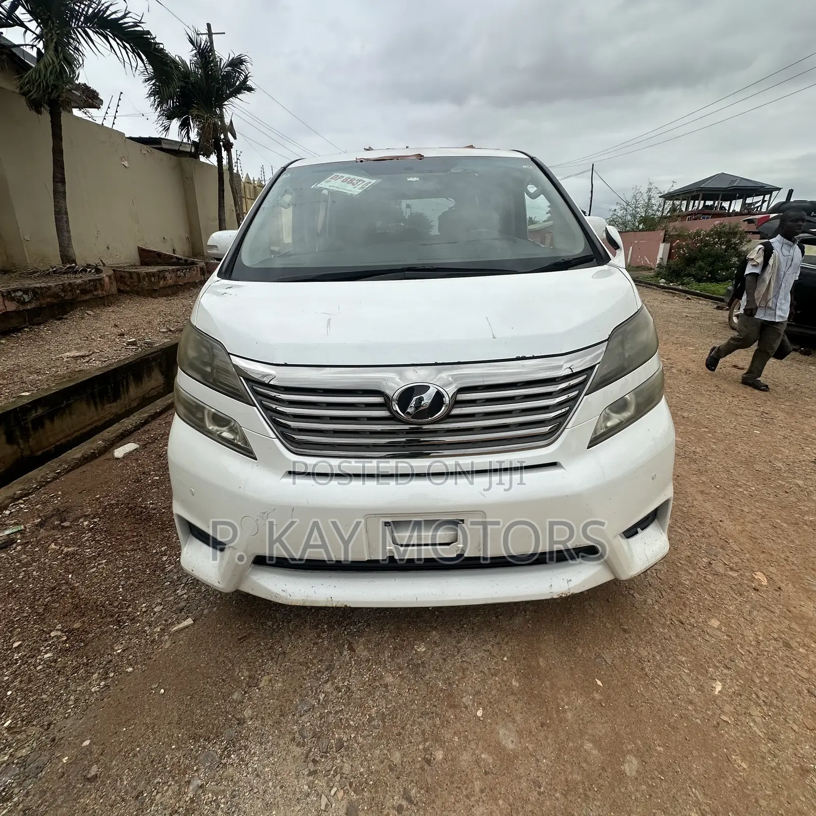 Toyota Vellfire V 2.4 4WD 8-Seater 2013 White