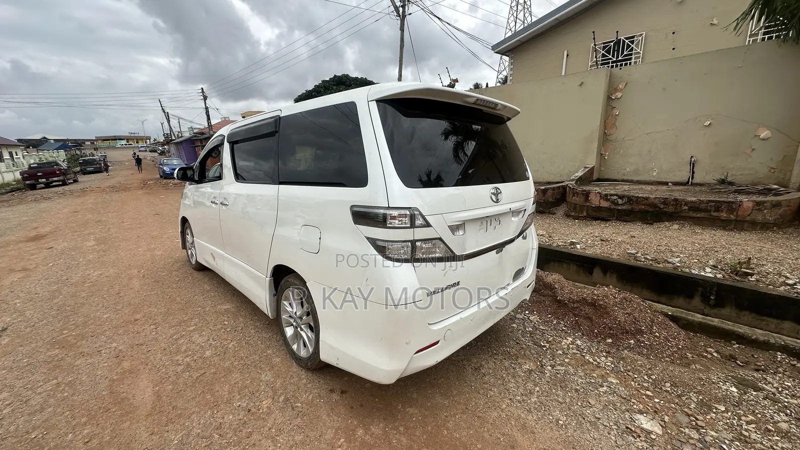 Toyota Vellfire V 2.4 4WD 8-Seater 2013 White