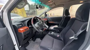 Toyota Vellfire V 2.4 4WD 8-Seater 2013 White
