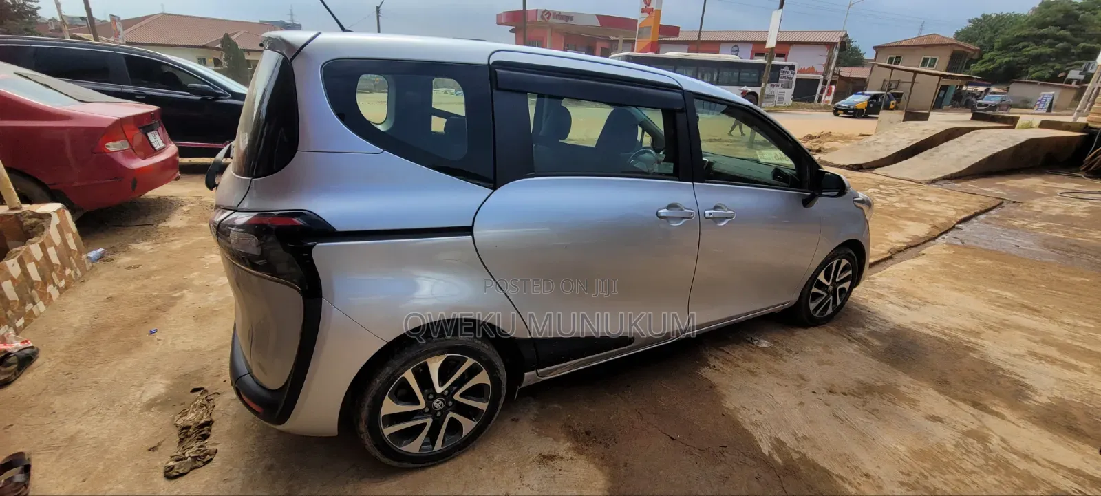 Toyota Sienta 2017 Silver