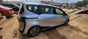 Toyota Sienta 2017 Silver