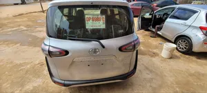 Toyota Sienta 2017 Silver
