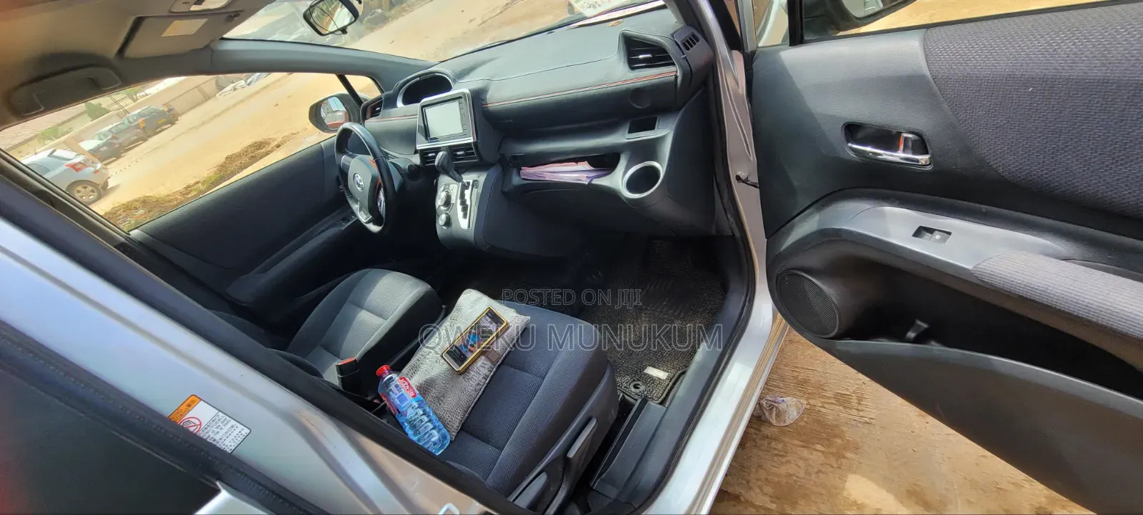 Toyota Sienta 2017 Silver