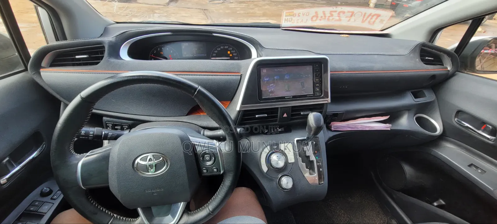 Toyota Sienta 2017 Silver