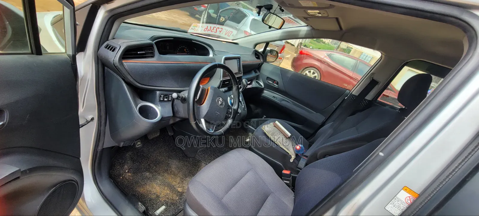 Toyota Sienta 2017 Silver