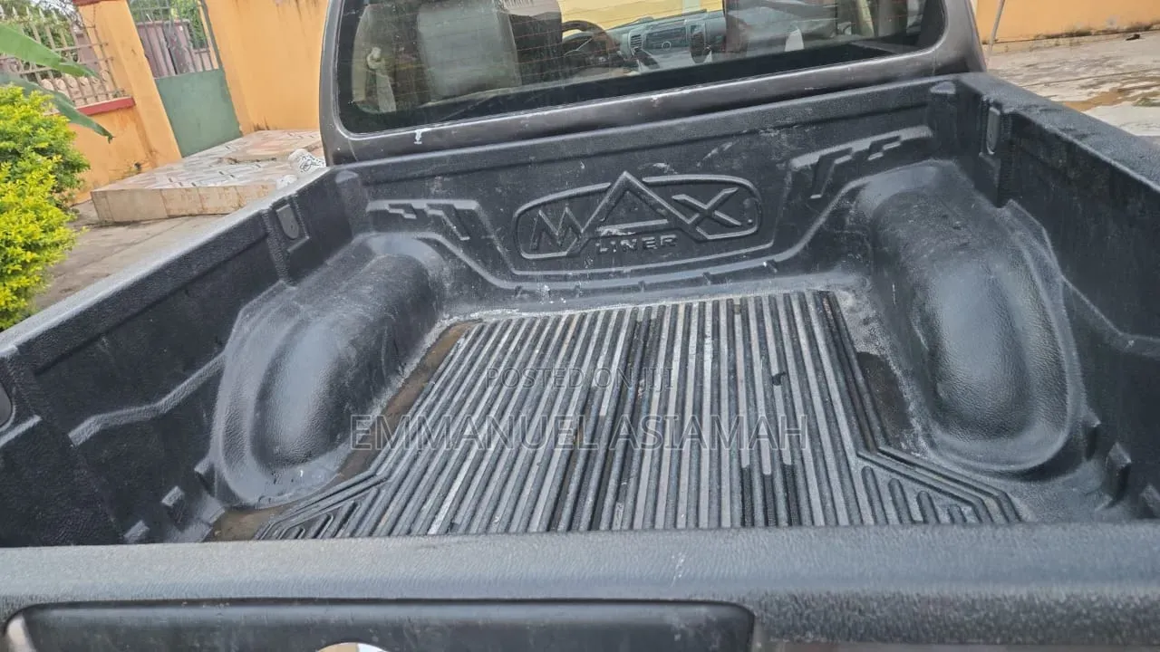 Nissan Navara 2011 Gray
