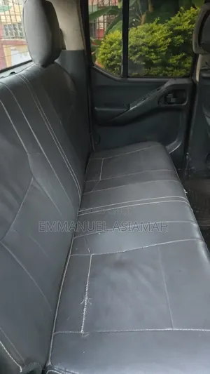 Nissan Navara 2011 Gray