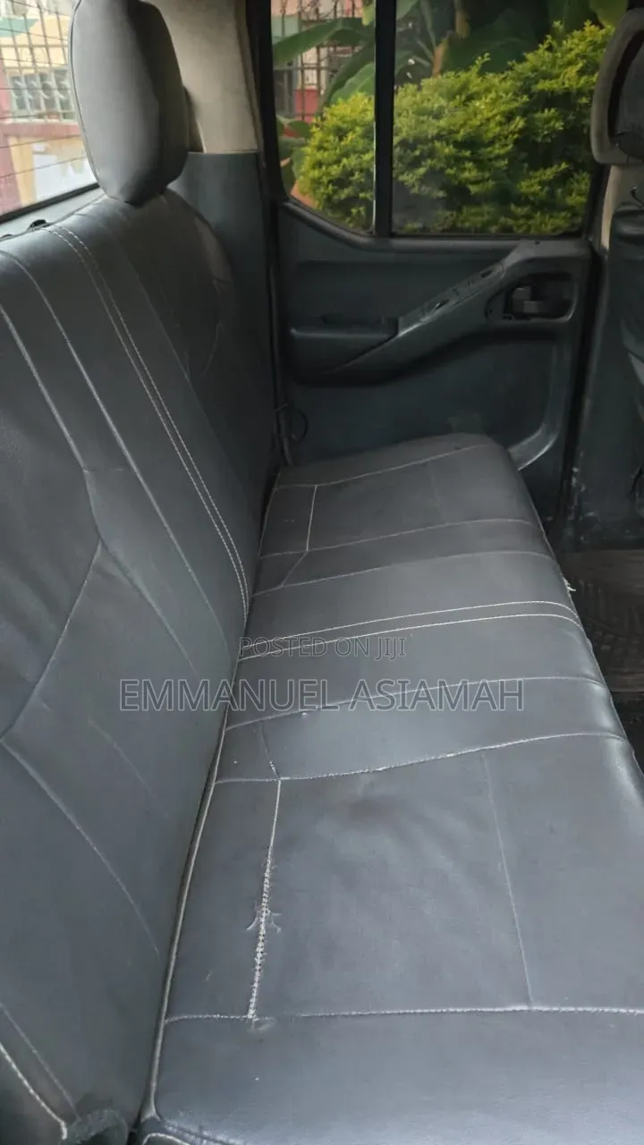 Nissan Navara 2011 Gray
