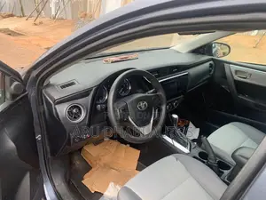 Toyota Corolla LE 4dr Sedan (1.8L 4cyl CVT) 2017 Gray