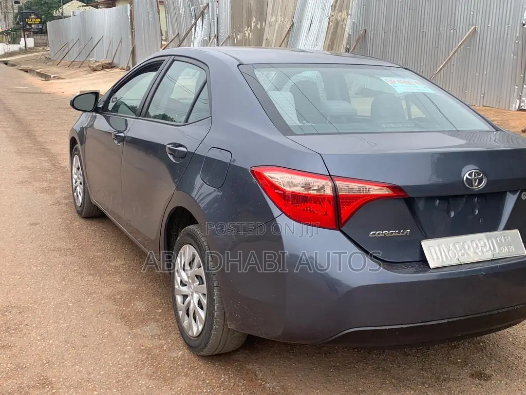 Toyota Corolla LE 4dr Sedan (1.8L 4cyl CVT) 2017 Gray