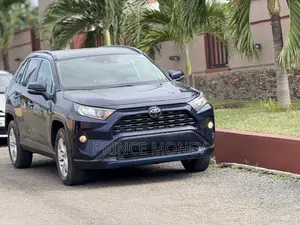 Toyota RAV4 2021 Blue