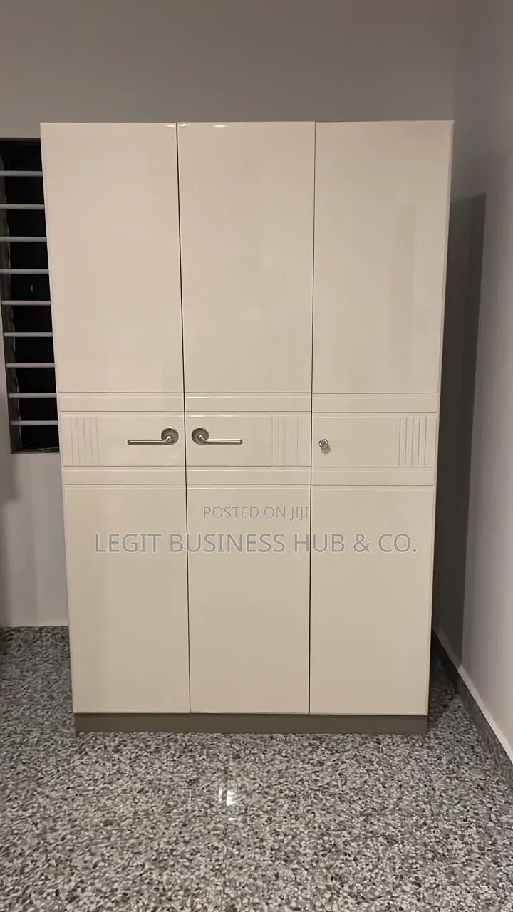 Strong Wardrobe 3 Doors