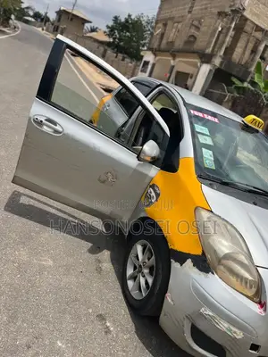 Toyota Vitz 2010 Silver