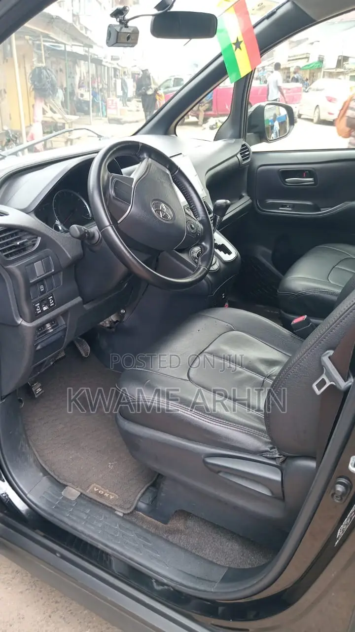 Toyota Voxy SV Premium 2014 Black