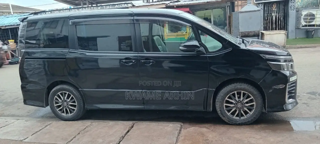 Toyota Voxy SV Premium 2014 Black