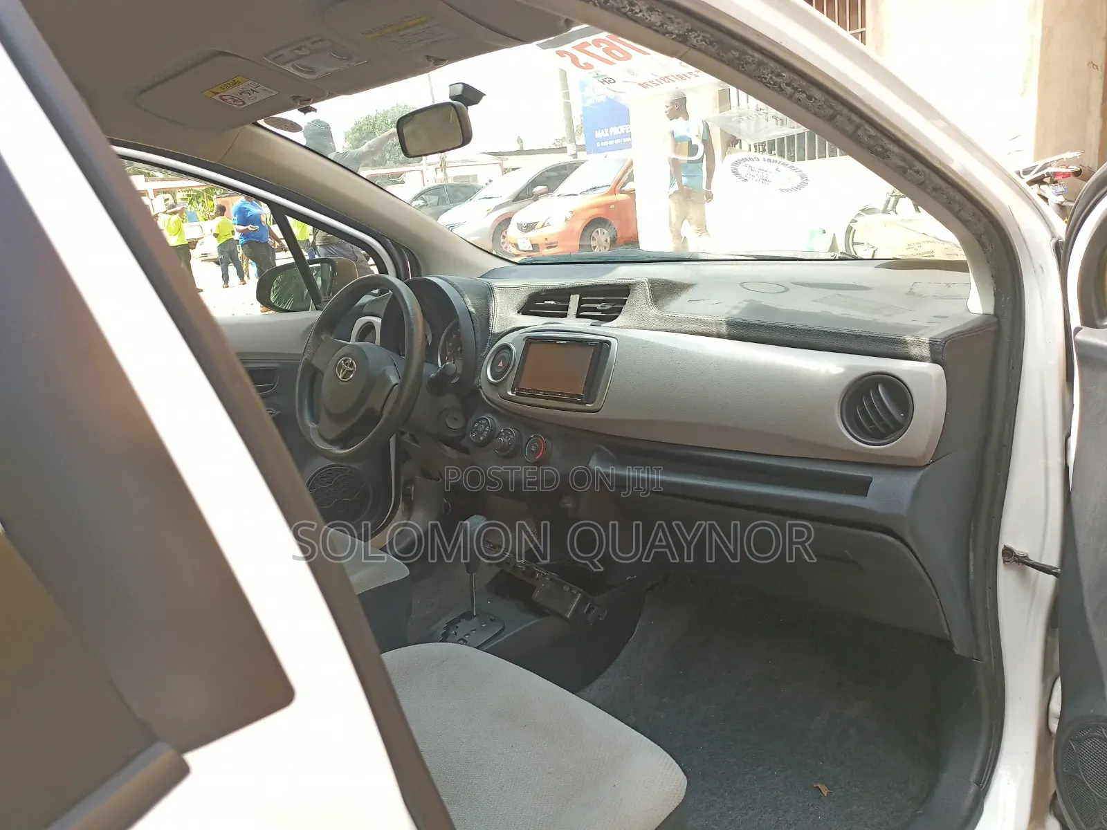 Toyota Vitz 1.3 FWD 5dr 2013 White