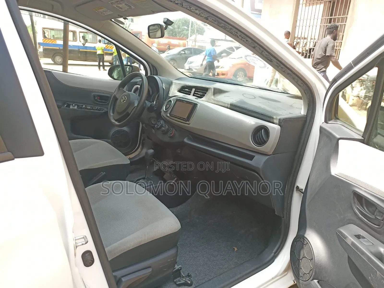 Toyota Vitz 1.3 FWD 5dr 2013 White