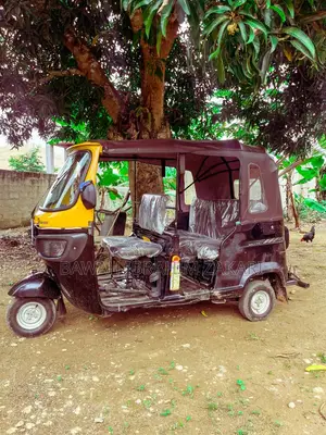 TVS Apache RTR 160 2V 2025 Yellow
