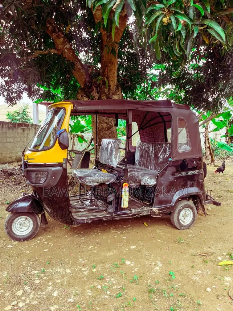 TVS Apache RTR 160 2V 2025 Yellow