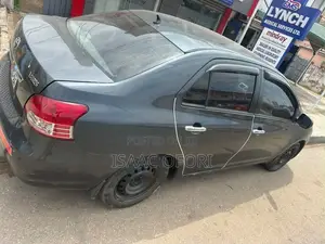 Toyota Yaris 1.5 Automatic 2009 Gray