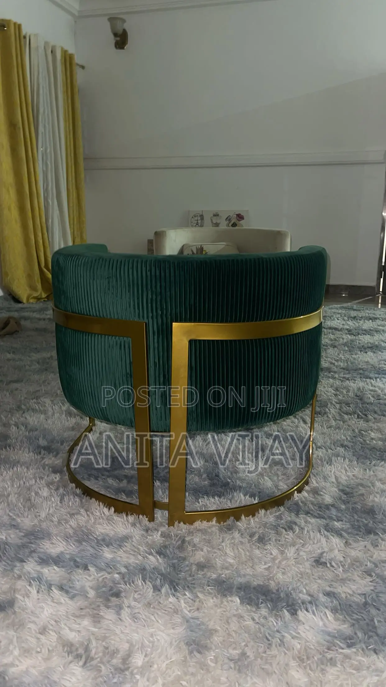 Luxury Emerald Green Velvet Accent Chair With Gold Side Table