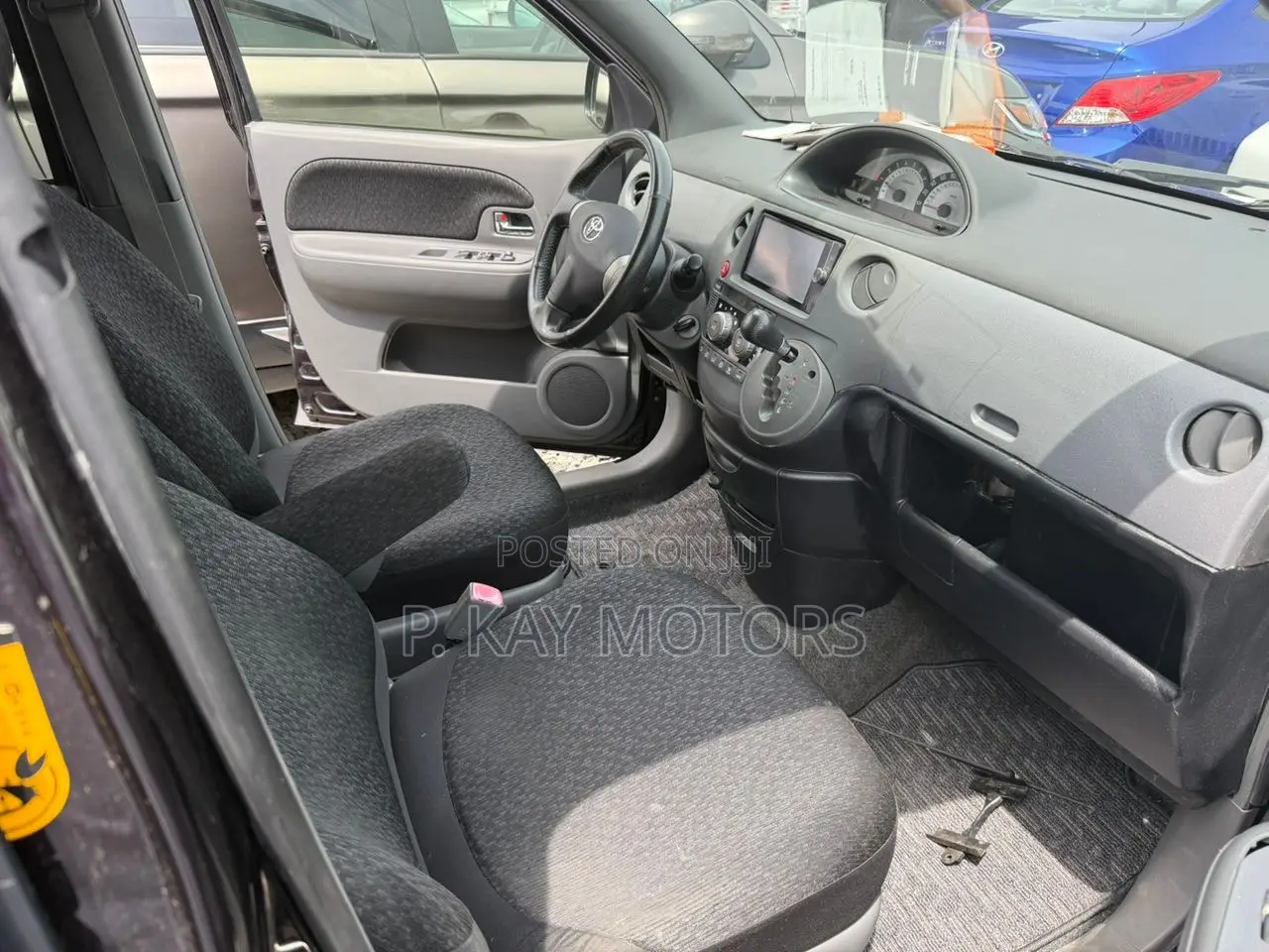 Toyota Sienta 1.5 FWD 2013 Matt Black