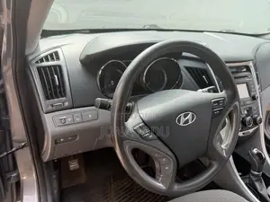 Hyundai Sonata SE 4dr Sedan (2.4L 4cyl 6A) 2014 Gray