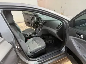 Hyundai Sonata SE 4dr Sedan (2.4L 4cyl 6A) 2014 Gray