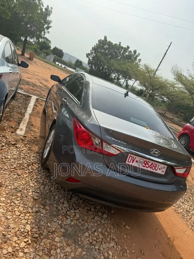 Hyundai Sonata SE 4dr Sedan (2.4L 4cyl 6A) 2014 Gray
