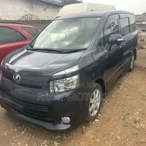 Toyota Voxy X 2WD 8-Seater 2011 Gray
