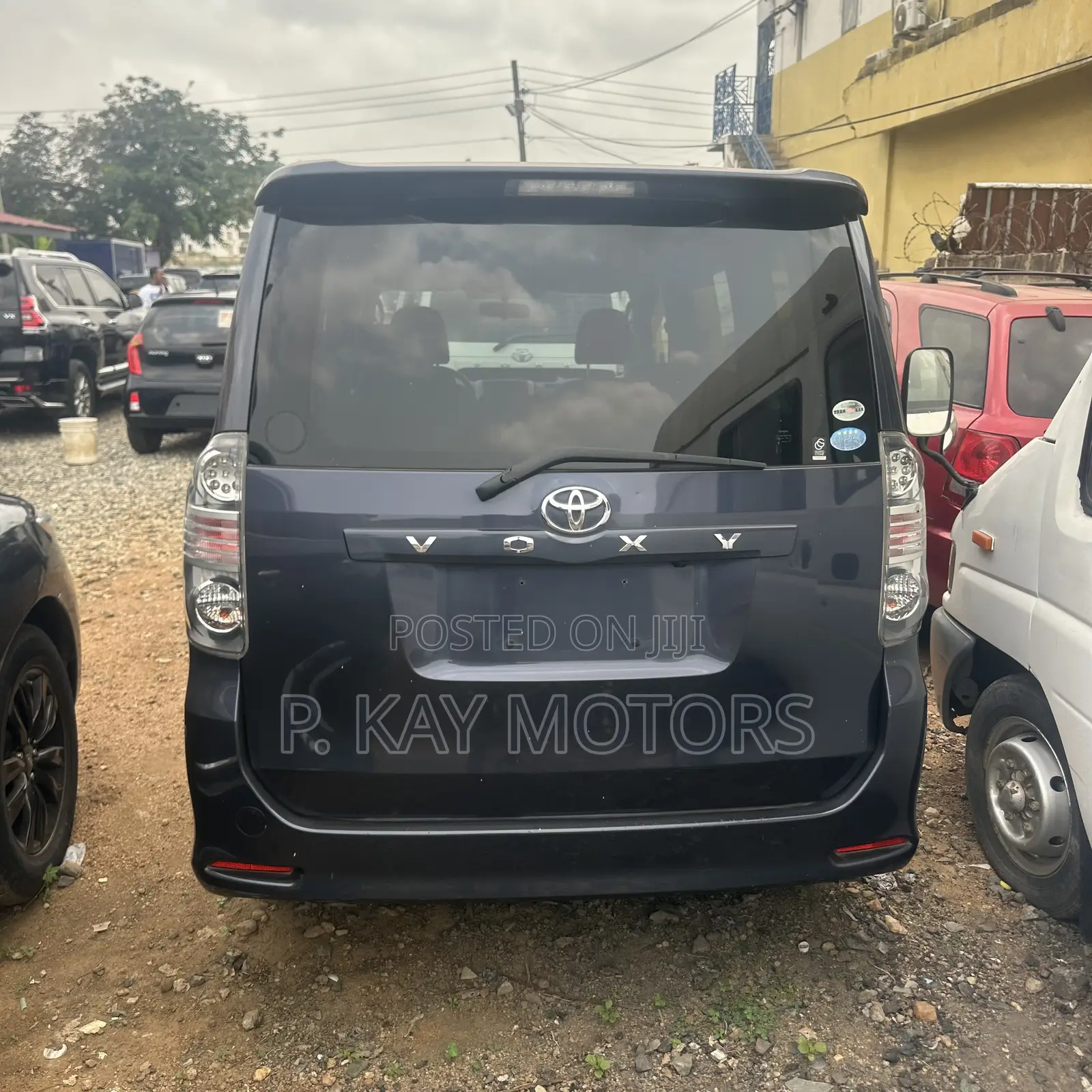 Toyota Voxy X 2WD 8-Seater 2011 Gray