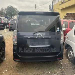 Toyota Voxy X 2WD 8-Seater 2011 Gray