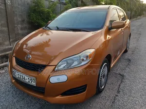 Toyota Matrix 2010 Gold
