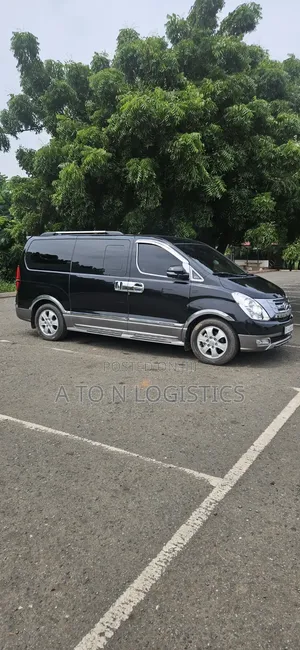 Grand Starex HVX Van