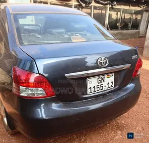 Toyota Yaris 2010 Black