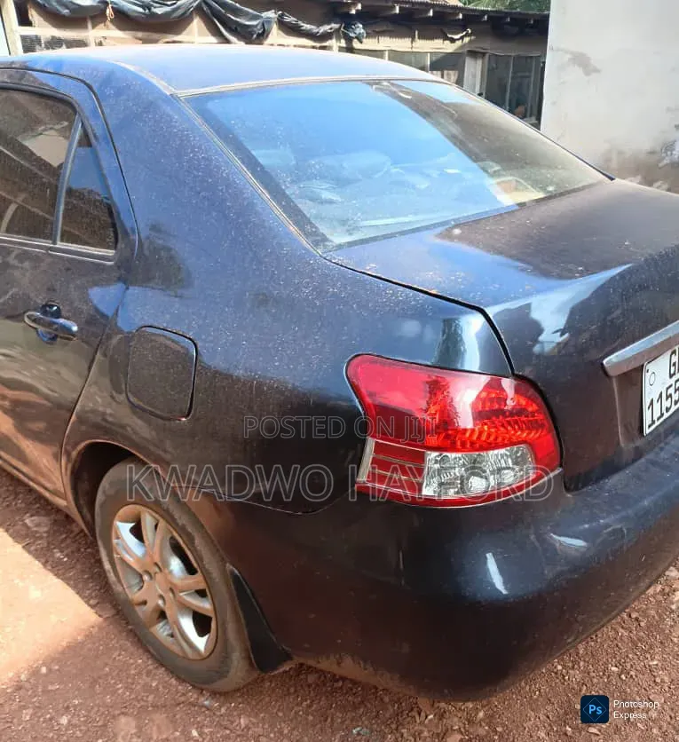 Toyota Yaris 2010 Black