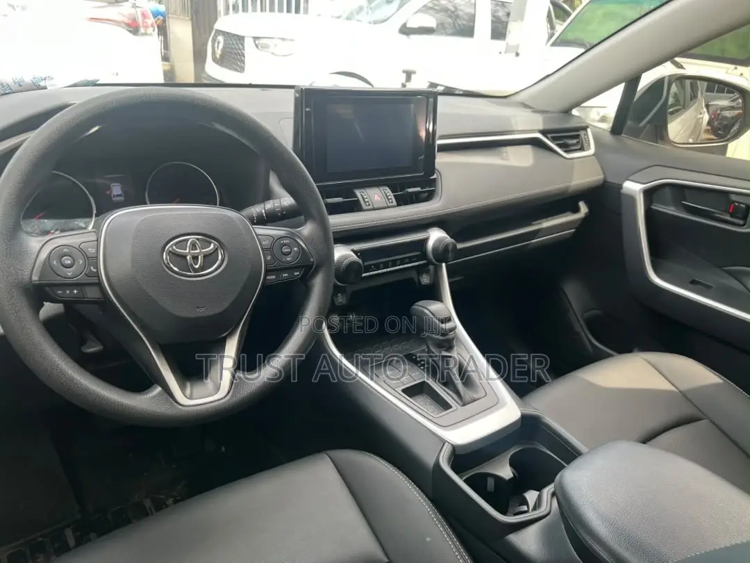 Toyota RAV4 2023 White