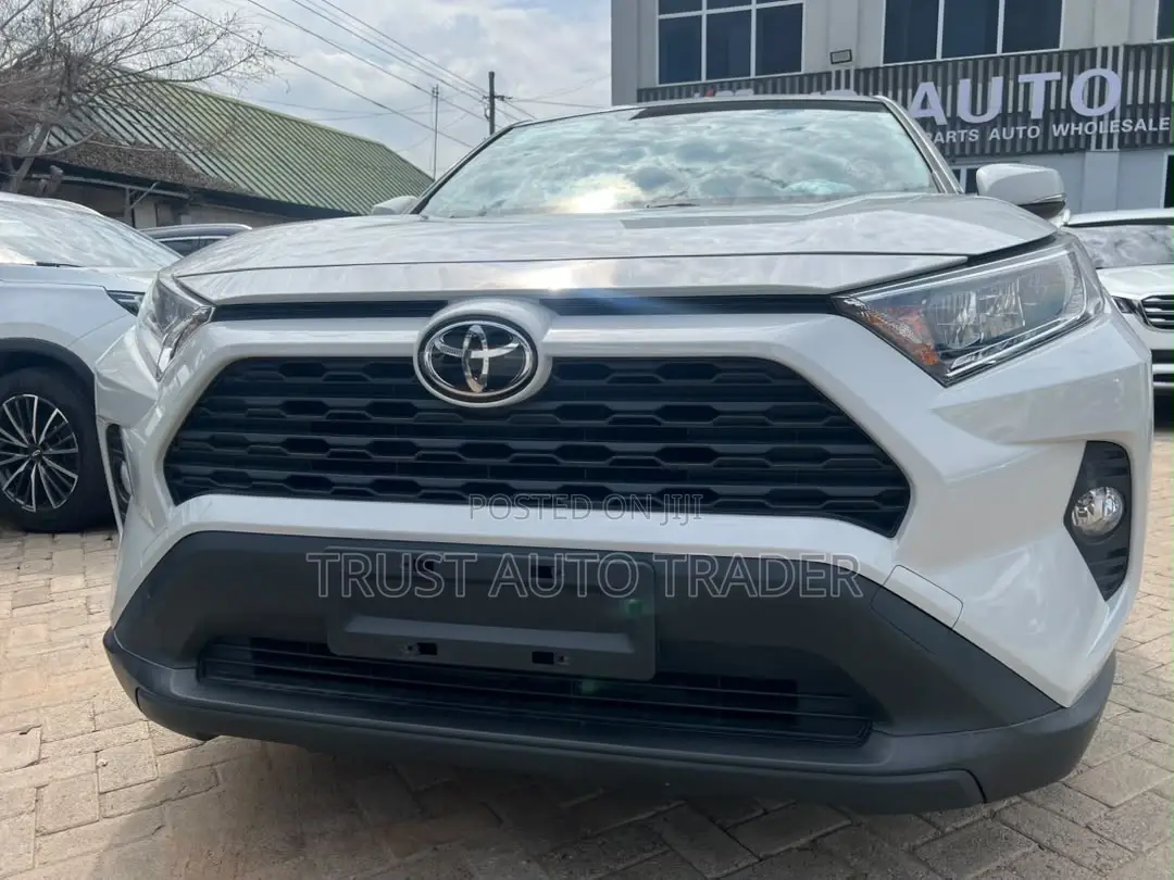 Toyota RAV4 2023 White