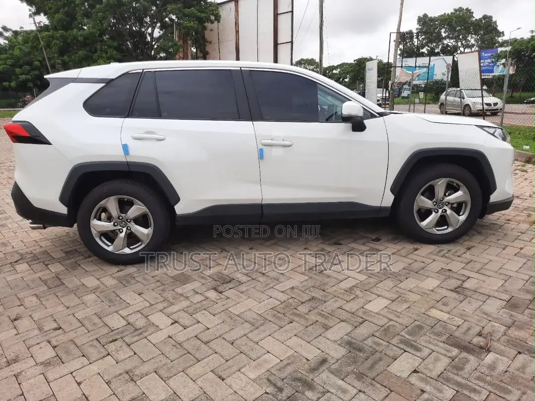 Toyota RAV4 2023 White