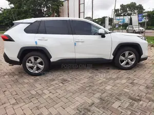 Toyota RAV4 2023 White