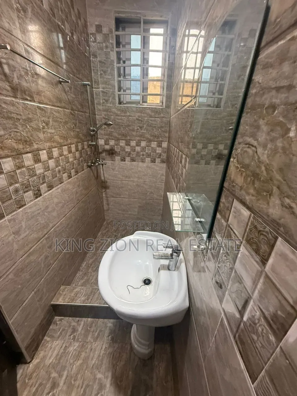 2bdrm Apartment in Kingzion Real, A-Lang for rent