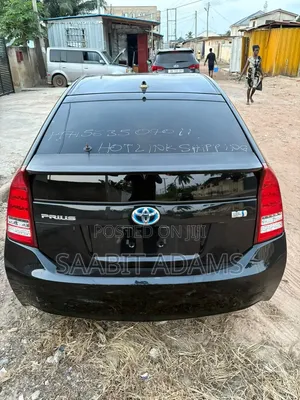 Toyota Prius Five 4dr Hatchback (1.8L 4cyl gas/electric hybrid CVT)