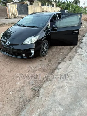 Toyota Prius Five 4dr Hatchback (1.8L 4cyl gas/electric hybrid CVT)