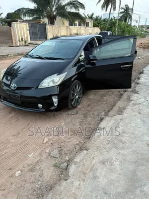 Toyota Prius Five 4dr Hatchback (1.8L 4cyl gas/electric hybrid CVT)